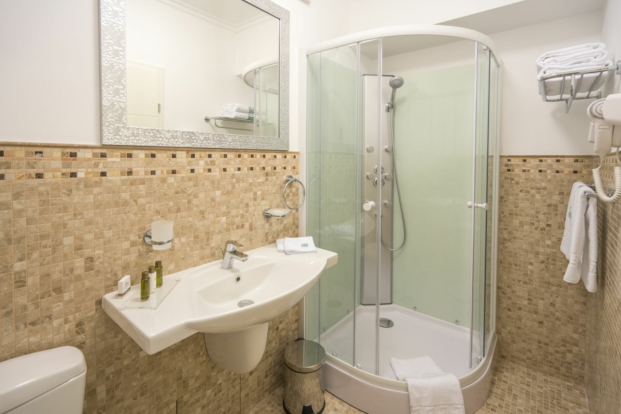 Studio One Accommodation Suites Bucarest Extérieur photo