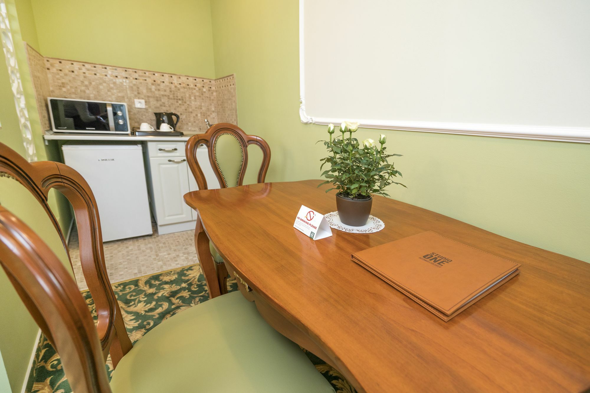 Studio One Accommodation Suites Bucarest Extérieur photo
